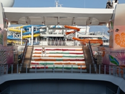 Wonder of the Seas Main Pool picture