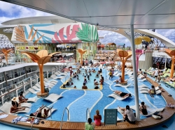 Utopia of the Seas Main Pool picture