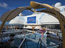Wonder of the Seas Main Pool picture