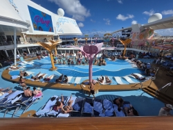 Wonder of the Seas Main Pool picture