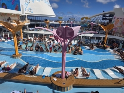 Wonder of the Seas Main Pool picture