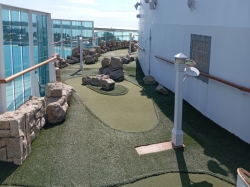 Radiance of the Seas Mini-golf picture