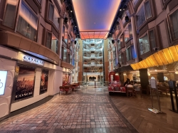 Voyager of the Seas Royal Promenade picture