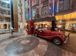 Voyager of the Seas Royal Promenade picture