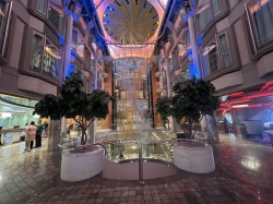Voyager of the Seas Royal Promenade picture