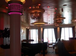 Norwegian Breakaway Shakers Cocktail Bar picture