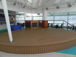 Norwegian Encore Pool picture