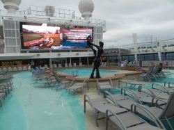 Norwegian Encore Pool picture
