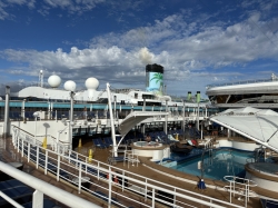 Norwegian Dawn Seating for Pool picture