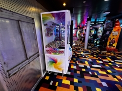 Norwegian Dawn Video Zone picture