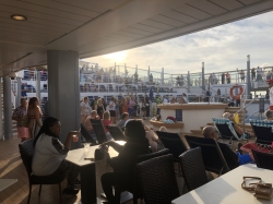 Norwegian Star Oasis Pool picture