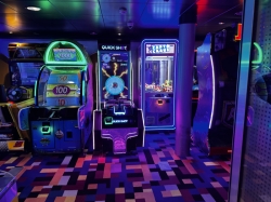 Norwegian Dawn Video Zone picture