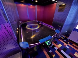 Norwegian Dawn Video Zone picture