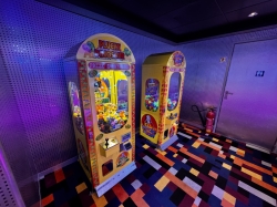 Norwegian Dawn Video Zone picture