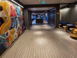 Brilliant Lady Grounds Club picture