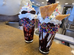 Sapphire Princess Scoops Bar picture