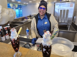 Sapphire Princess Scoops Bar picture