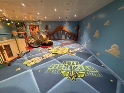 Disney Magic Oceaneer Club picture