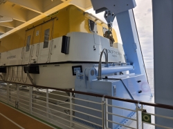 Icon of the Seas Running Track picture