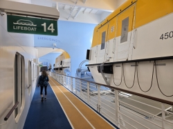 Icon of the Seas Running Track picture