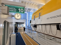Icon of the Seas Running Track picture