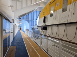 Icon of the Seas Running Track picture