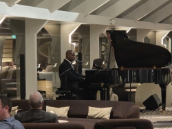 Top Sail Lounge picture