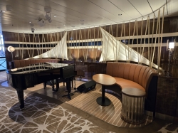 Icon of the Seas Schooner Bar picture