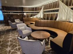 Icon of the Seas Schooner Bar picture