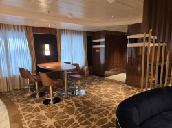 Icon of the Seas Schooner Bar picture
