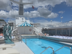 Crystal Symphony Seahorse Pool picture Uploaded in 2026 Photo courtesy of Jamie Nielsen. Crystal Symphony Seahorse Pool picture
