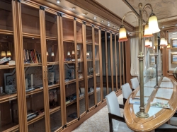 Emerald Princess The Library picture