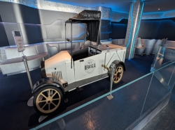MSC Meraviglia Carousel Lounge picture