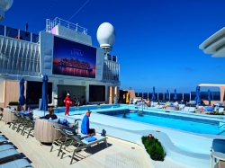 Norwegian Luna Main Pool picture
