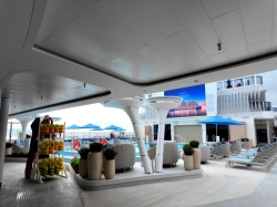 Norwegian Luna Main Pool picture
