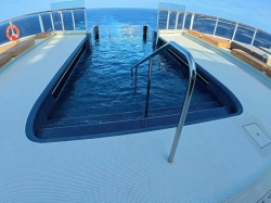 Norwegian Luna Haven Sundeck picture