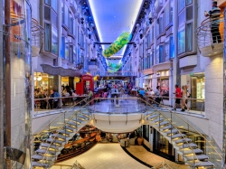 Voyager of the Seas Royal Promenade picture