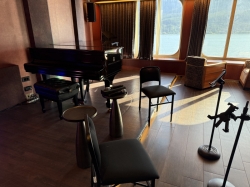 Explorers Lounge picture