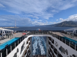 Zen Pool and Bar picture