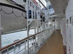 Nieuw Statendam Promenade Deck picture