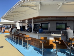 Norwegian Breakaway Main Pool picture