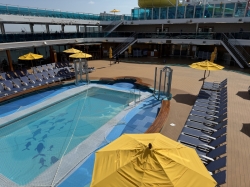 Carnival Dream Waves Pool picture