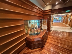 Enchantment of the Seas Schooner Bar picture