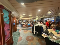 Enchantment of the Seas Centrum Shops picture