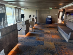 Koningsdam Shore Excursion Desk picture