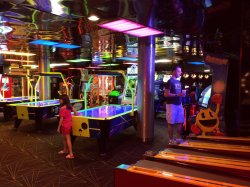 Oasis of the Seas Video Arcade picture Uploaded in 2017 Photo courtesy of Sarai Porretta. Oasis of the Seas Video Arcade picture