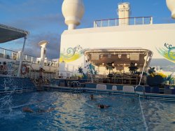 Norwegian Breakaway Main Pool picture