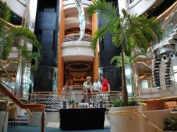 Vision of the Seas Centrum picture