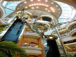 Vision of the Seas Centrum picture