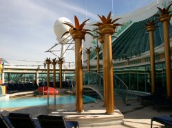 Independence of the Seas Solarium picture